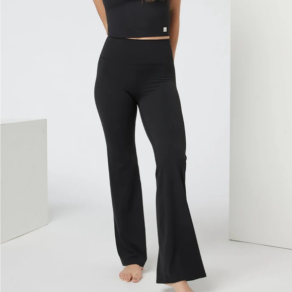 All the feels Bootcut  Size Large . Retail 118 plus tax asking 75 - Picture 1 of 4